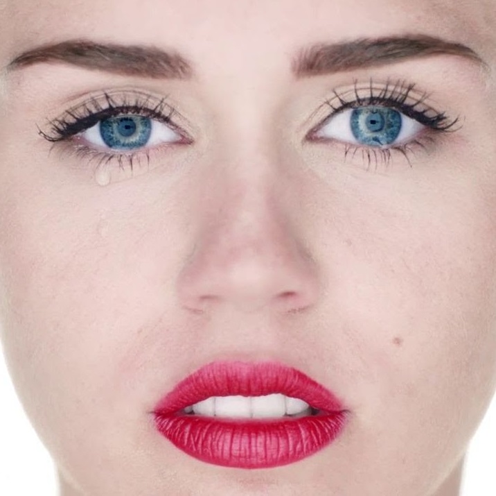 دانلود آهنگ Wrecking Ball از Miley Cyrus